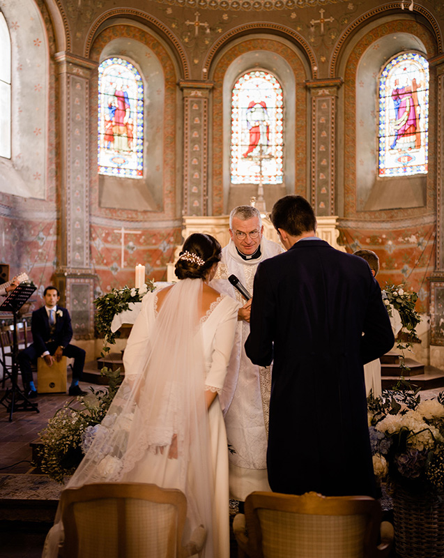 Préparation au mariage, Pascal et Françoise présentent le « chalet de l’amour » aux futurs mariés.